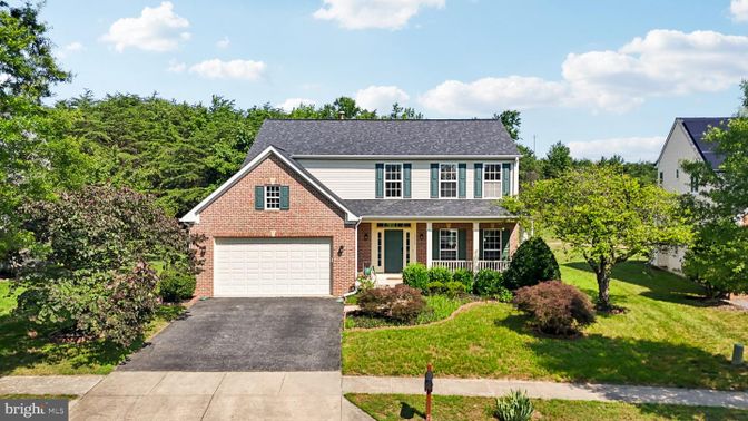Attached, Exterior, Facade, Brick Facade, Brick Traditional