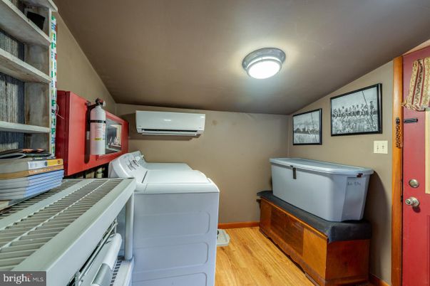 Interior, Washer, Wood Texture Flooring