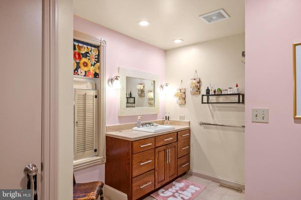 Bathroom, Interior, Recessed Lighting