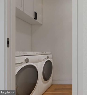 Interior, Washer, Wood Texture Flooring