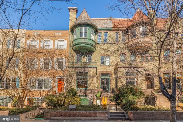 Exterior, Facade, Queen Anne Victorian