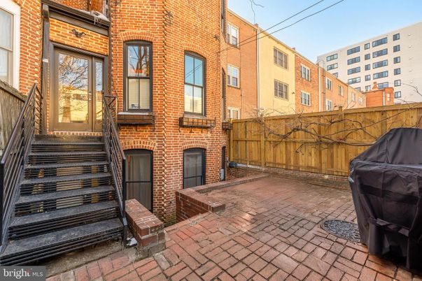 Exterior, Facade, Brick Facade, Rowhouse
