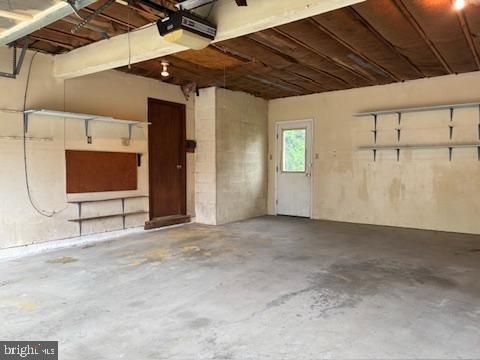 Garage, Interior, Wooden Beams, Wooden Ceilings