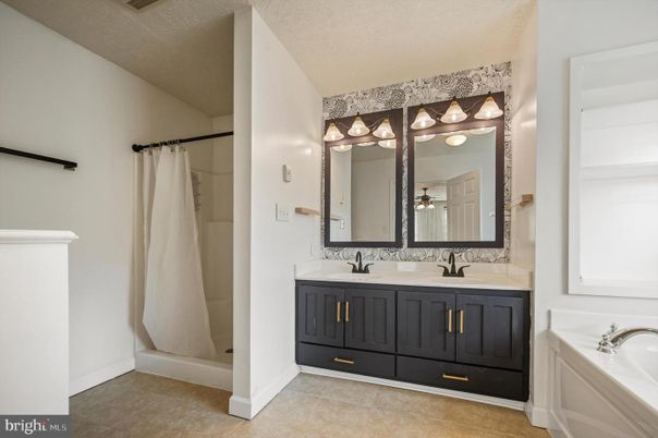 Bathroom, Dual Sink Vanities, Interior