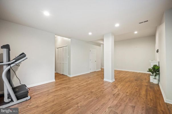 Empty room, Interior, Recessed Lighting, Wood Texture Flooring