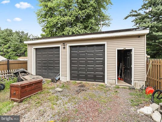 Detached Garage, Exterior