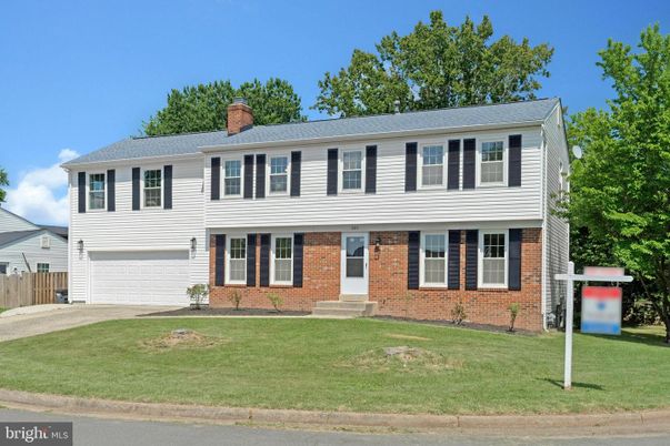 Attached, Exterior, Facade, Brick Facade, Georgian