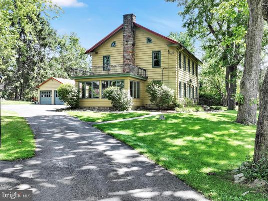 Backyard, Detached Garage, Exterior, Facade, Queen Anne Victorian