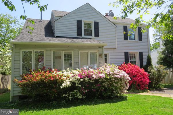 Exterior, Facade, Queen Anne Victorian