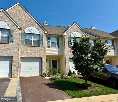 Attached, Exterior, Facade, Brick Facade, Rowhouse