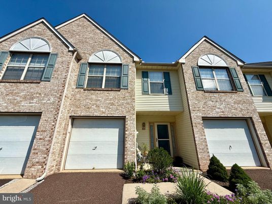 Attached, Exterior, Facade, Brick Facade, Rowhouse