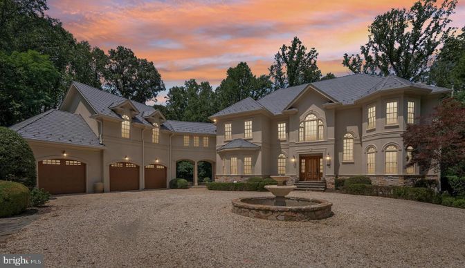 Attached, Backyard, Exterior, Facade, French Provincial