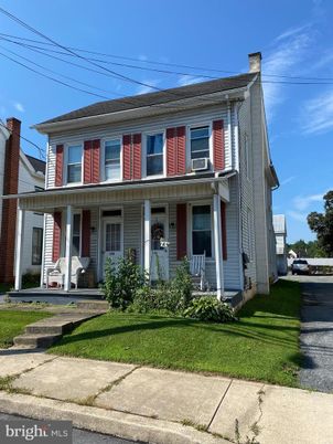 Exterior, Facade, American Foursquare