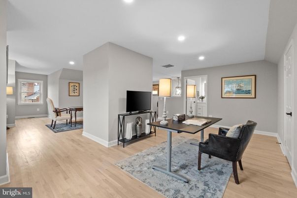 Home Office, Interior, Recessed Lighting, Wood Texture Flooring
