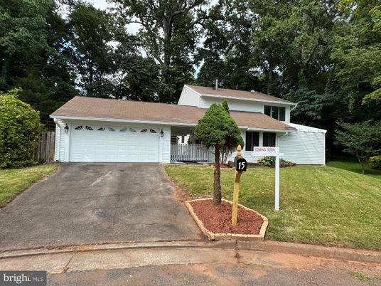 Attached, Exterior, Facade, Ranch