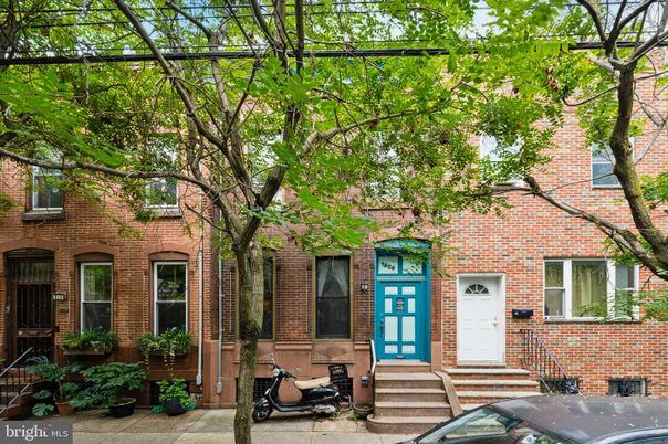 Exterior, Facade, Brick Facade, Rowhouse