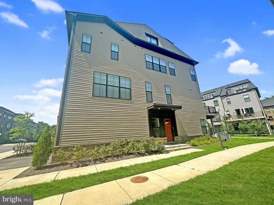 Exterior, Facade, Rowhouse