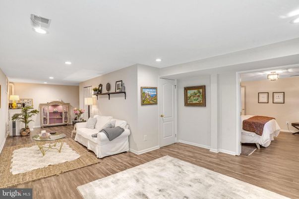 Bedroom, Interior, Living room, Recessed Lighting, Wood Texture Flooring