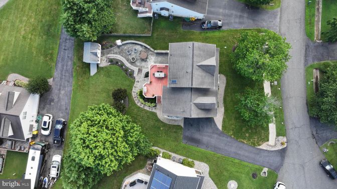 Exterior, Drone