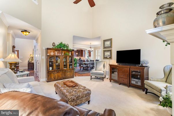 Chandelier, Dining room, Interior, Living room