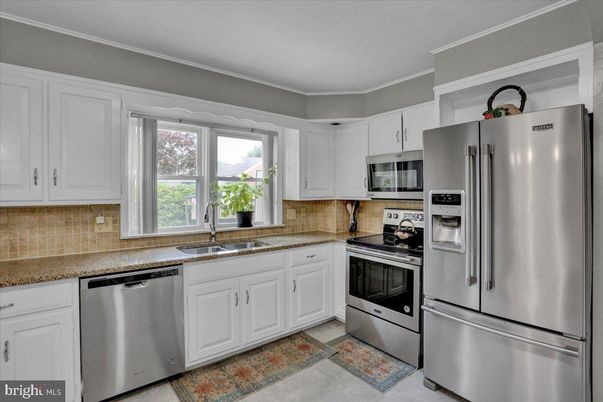 Interior, Kitchen, Stainless Steel Appliances