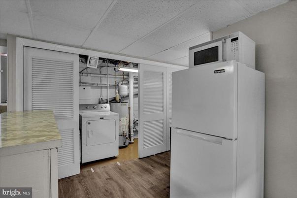 Interior, Utility Closets, Washer, Wood Texture Flooring