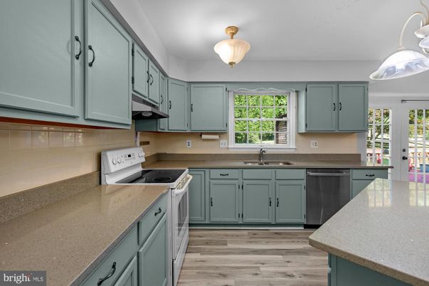Interior, Kitchen, Pendant Lights, Wood Texture Flooring