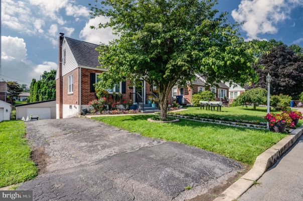 Backyard, Detached Garage, Exterior