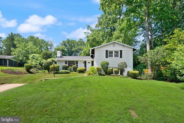 Backyard, Exterior, Facade, Split Level