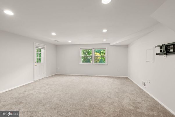 Empty room, Interior, Recessed Lighting
