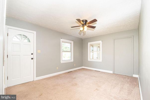 Empty room, Interior