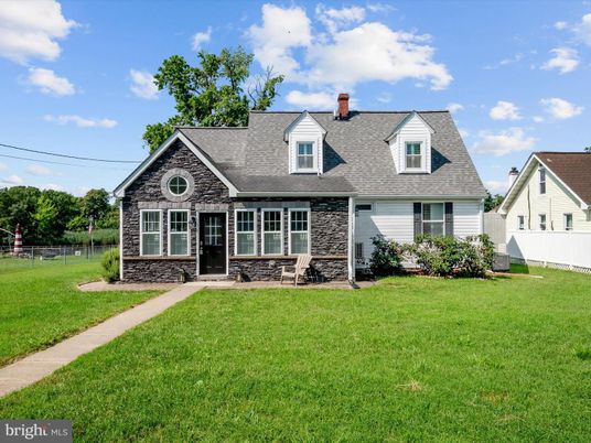 Exterior, Facade, Cape Cod