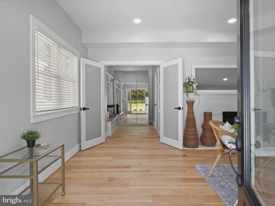 Interior, Recessed Lighting, Wood Texture Flooring