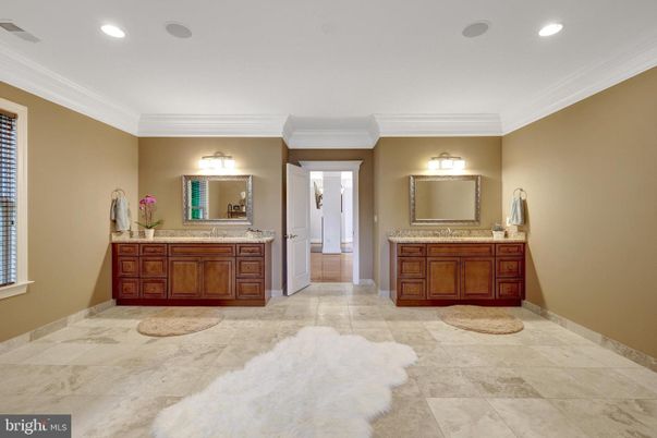 Bathroom, Dual Sink Vanities, Interior, Recessed Lighting
