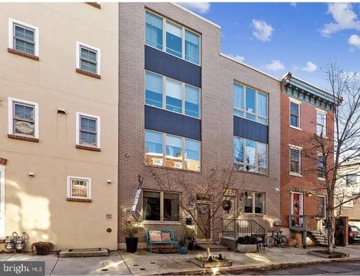 Exterior, Facade, Brick Facade, Rowhouse