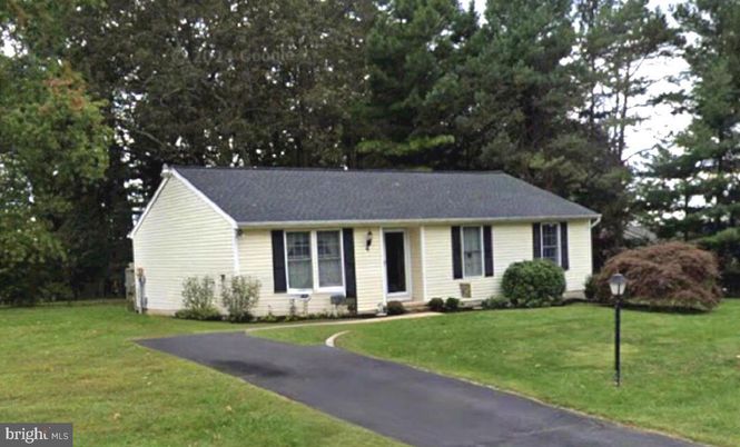 Backyard, Exterior, Facade, Ranch