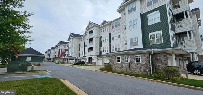 Exterior, Facade, Rowhouse