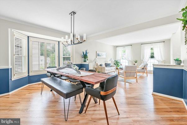 Chandelier, Dining room, Interior, Living room, Pendant Lights, Wood Texture Flooring