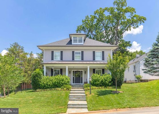 Exterior, Facade, American Foursquare
