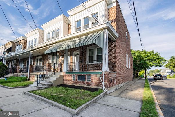 Exterior, Facade, Brick Facade, American Foursquare