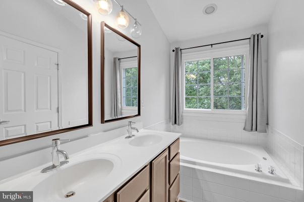 Bathroom, Dual Sink Vanities, Interior