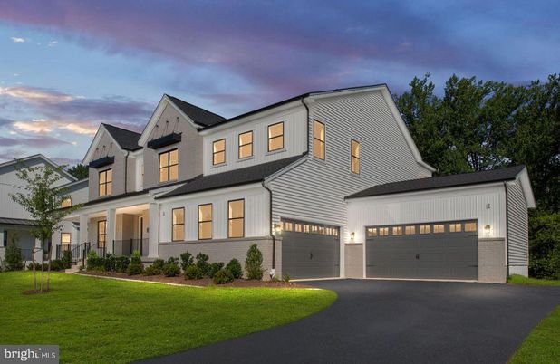 Attached, Exterior, Facade, Farmhouse