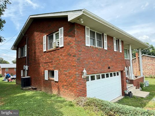 Attached, Exterior, Facade, Brick Facade, Rowhouse
