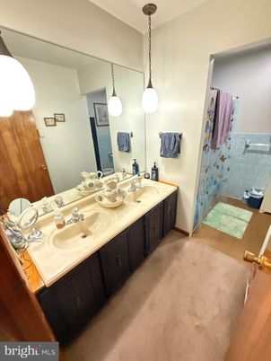 Bathroom, Dual Sink Vanities, Interior, Pendant Lights