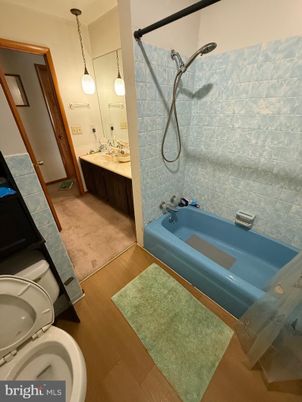Bathroom, Interior, Pendant Lights, Wood Texture Flooring