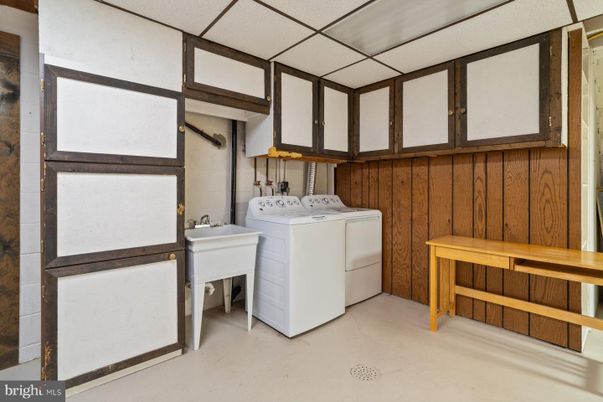 Interior, Washer, Wooden Walls