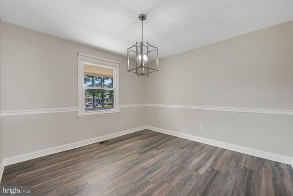Empty room, Interior, Pendant Lights, Wood Texture Flooring