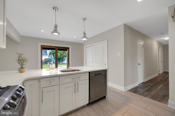 Interior, Kitchen, Pendant Lights, Recessed Lighting, Wood Texture Flooring