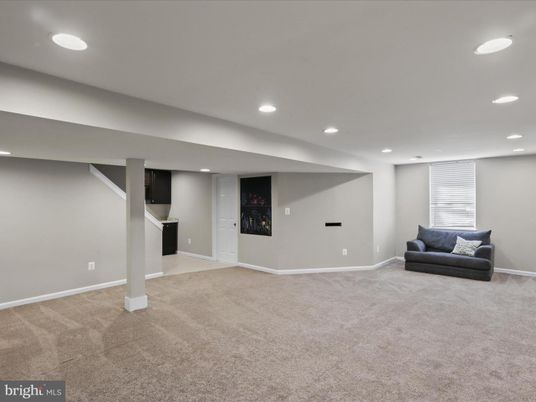 Empty room, Interior, Recessed Lighting