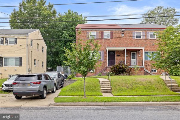 Exterior, Facade, Brick Facade, Georgian